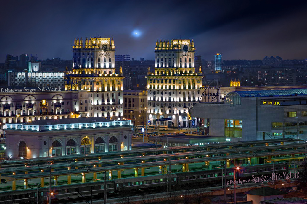 Лунные ворота города