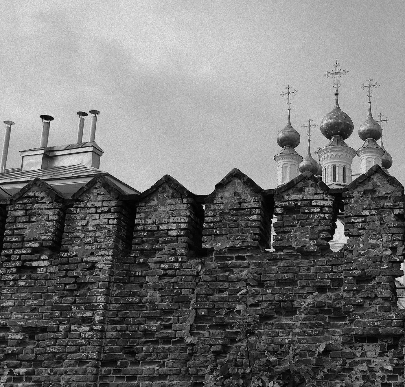 «У стен Церкви»