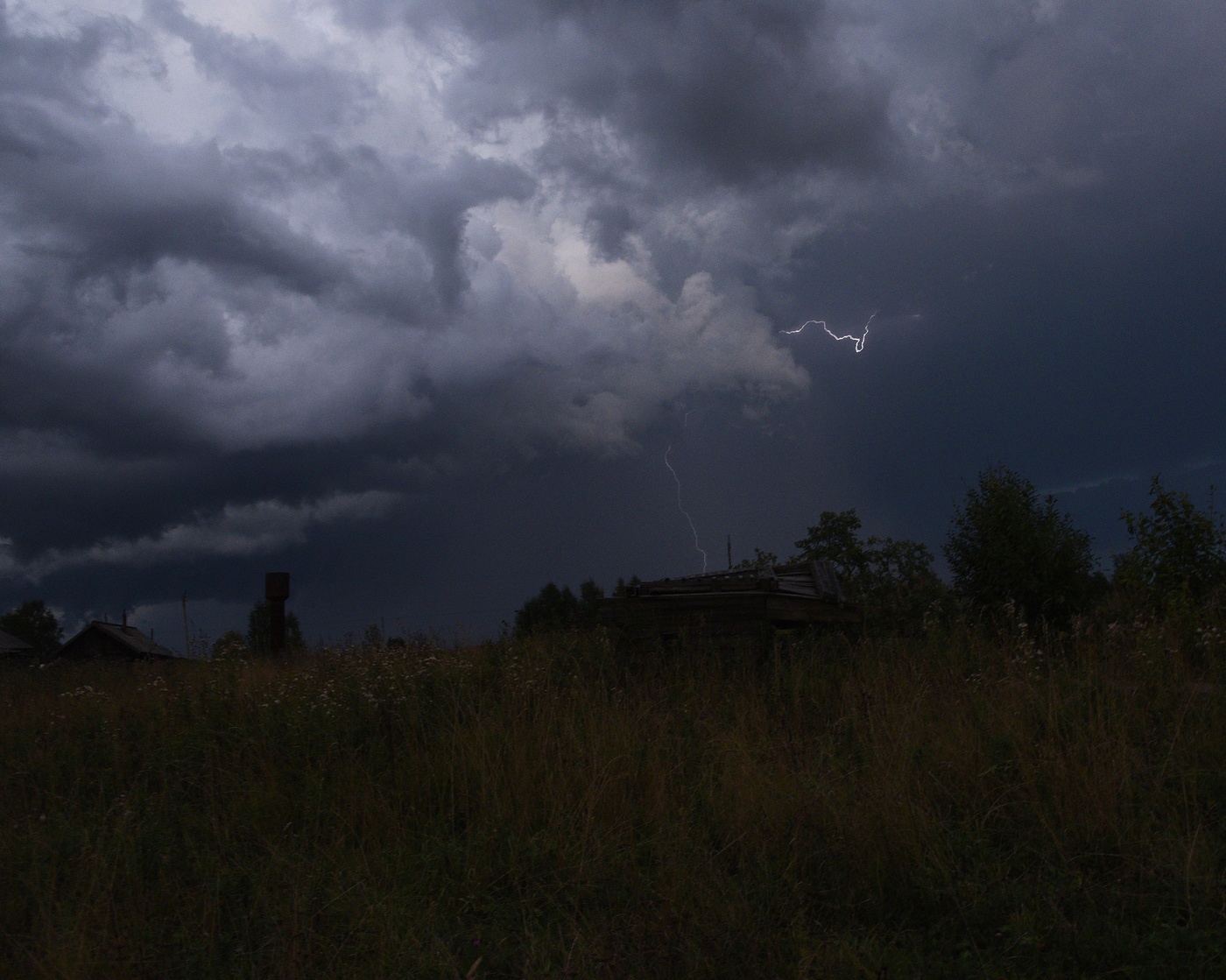 Удар молнии ...
