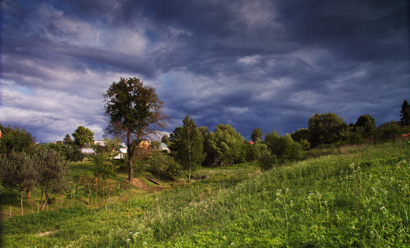 Грозовой фронт над деревней