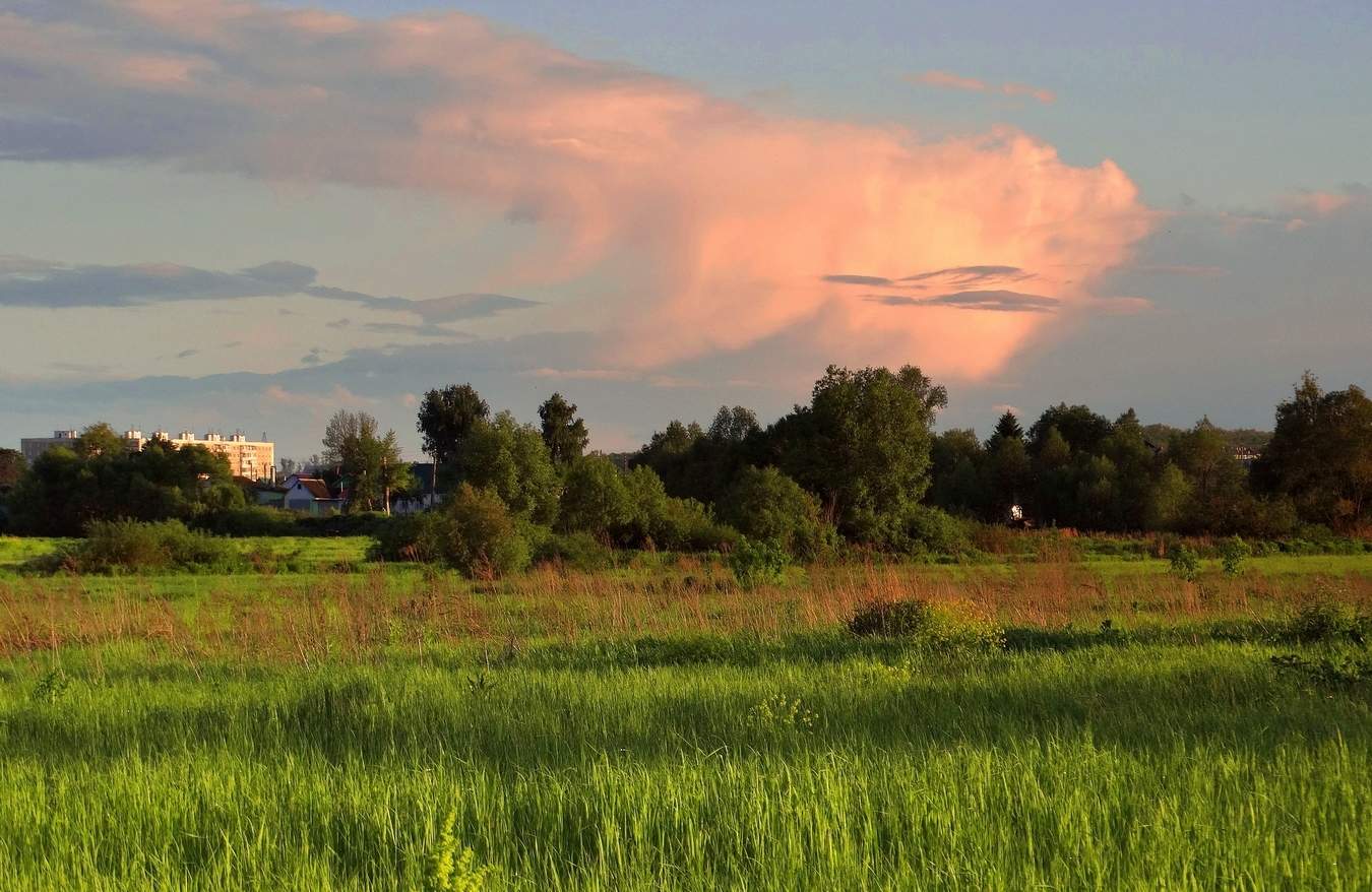 Вечером на окраине города