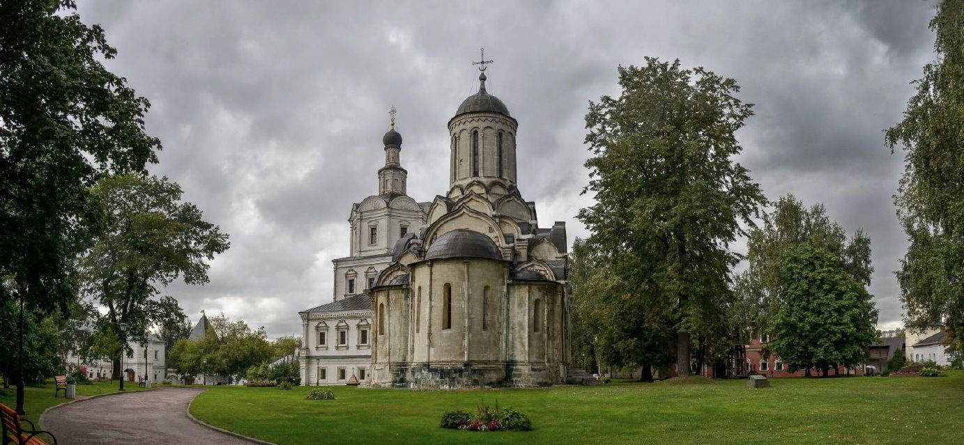 ...дождливым днем в Спасо-Андрониковом монастыре.