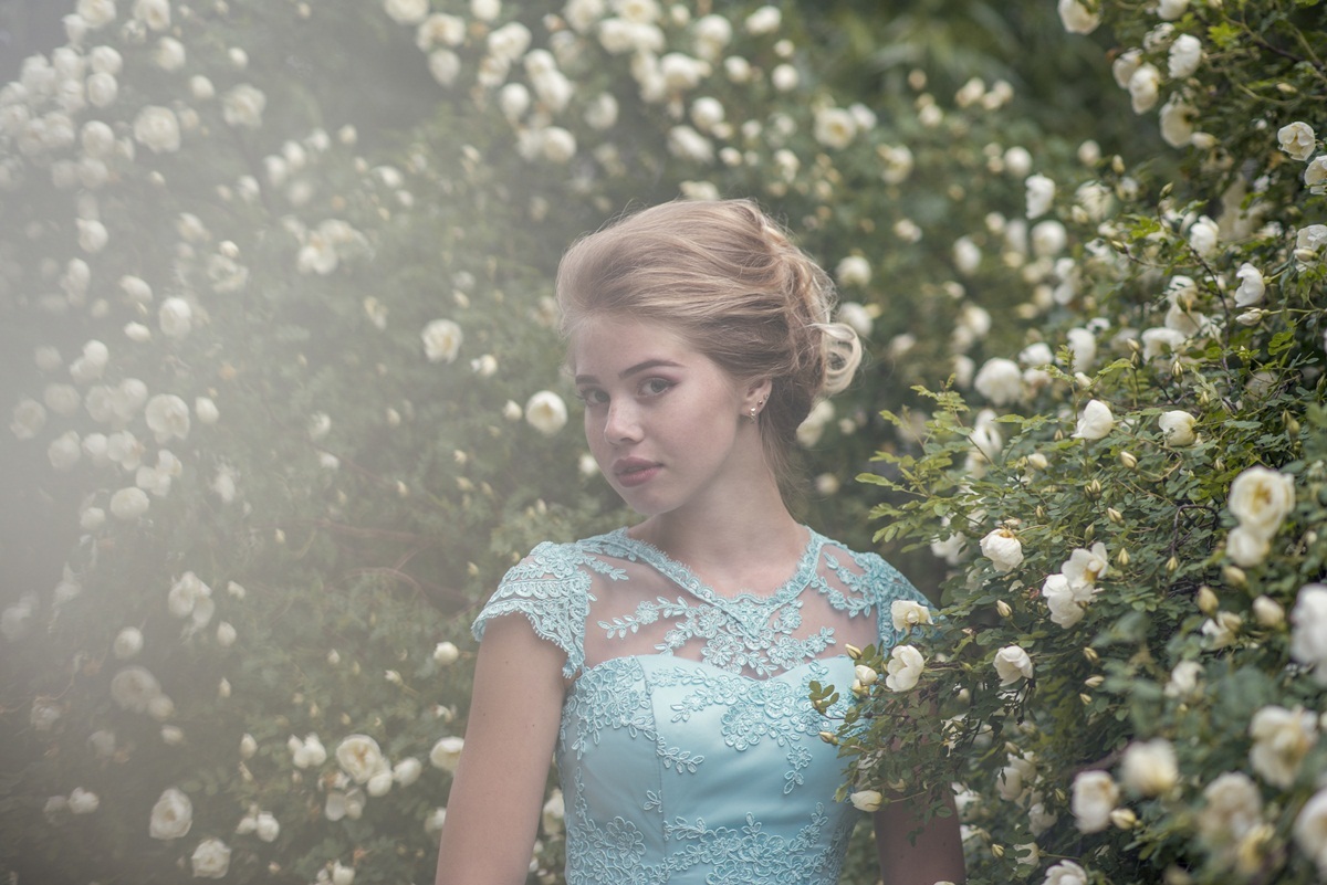 Ксюша и розы