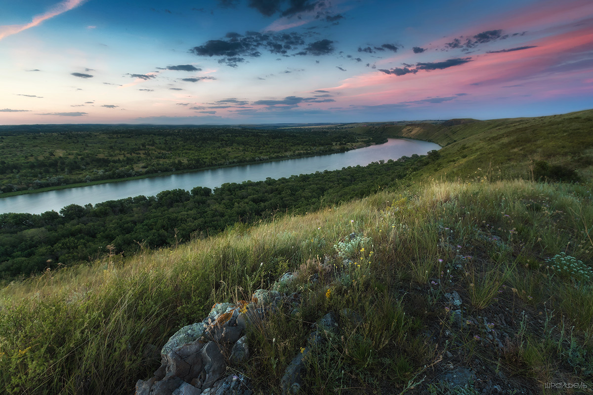 Донец течет к поселку Коксовому