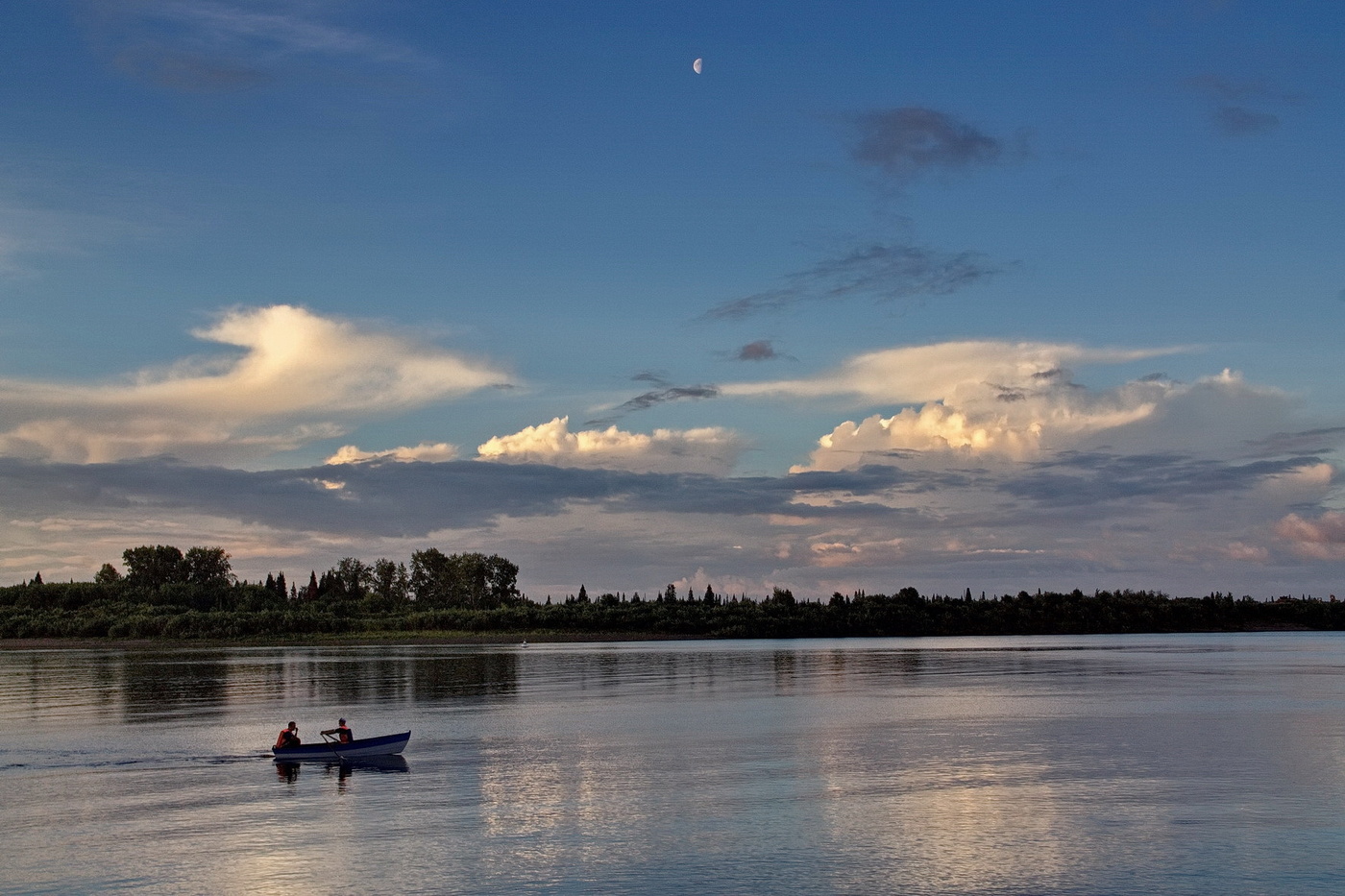 ВЕЧЕР НА РЕКЕ.**
