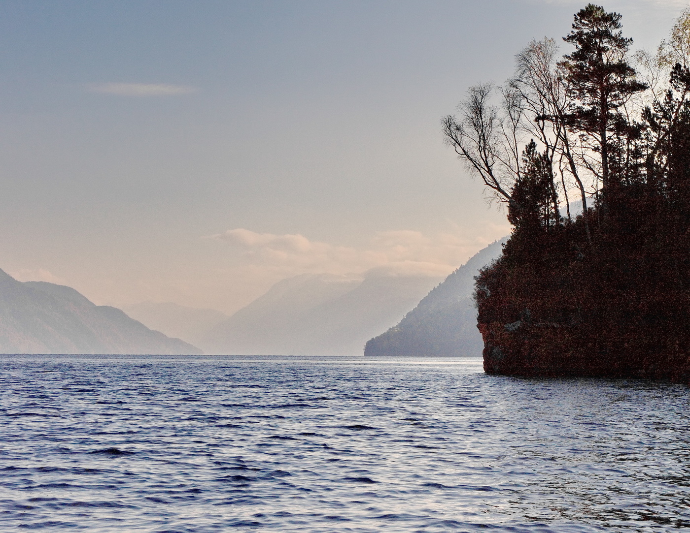 НА ТЕЛЕЦКОМ ОЗЕРЕ.