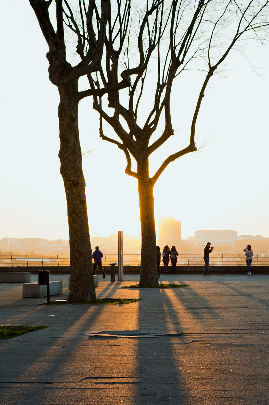 Выгорал закатом день