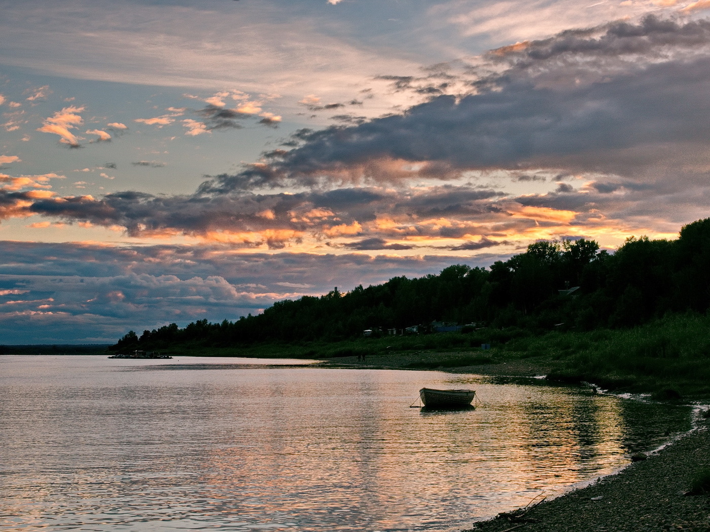*ВЕЧЕР НА РЕКЕ**
