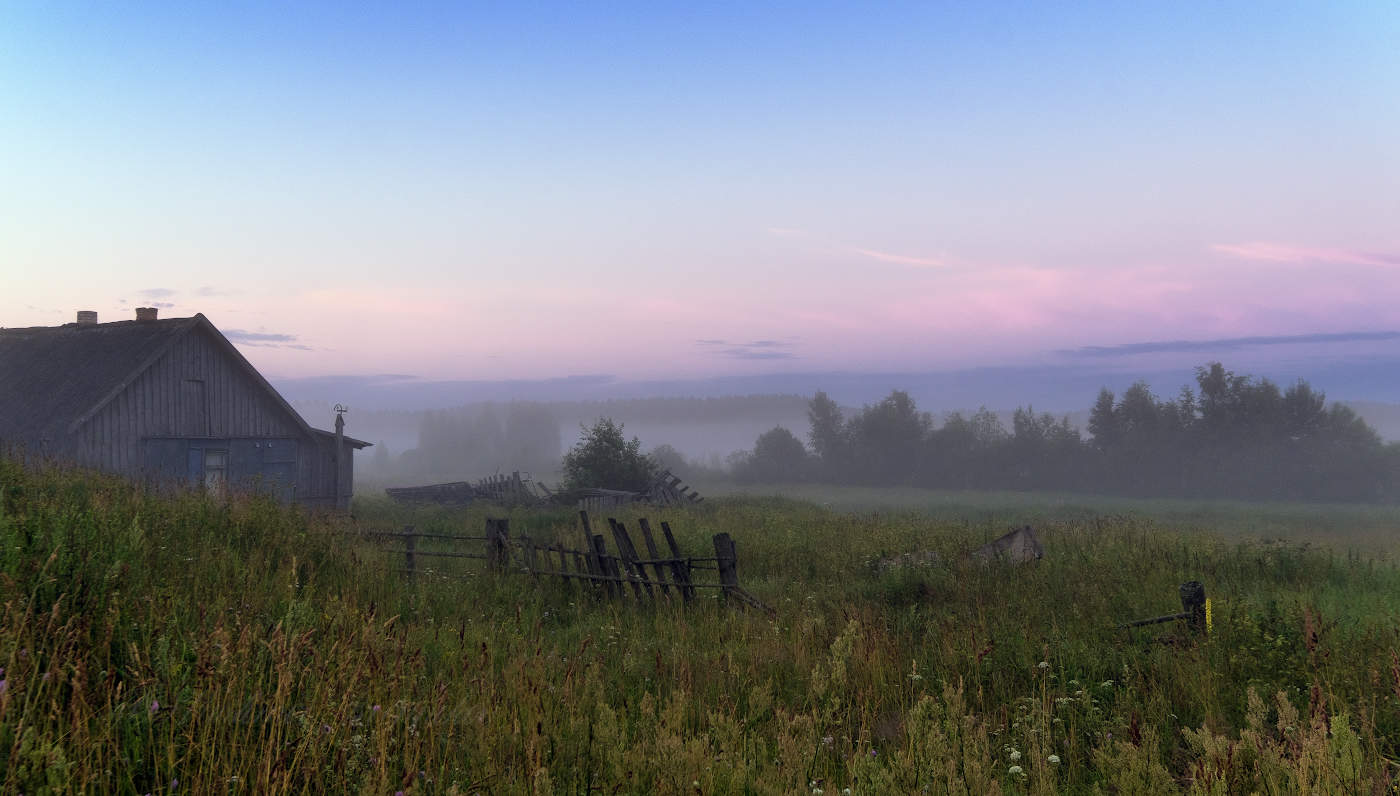 Раннее утро у старого дома