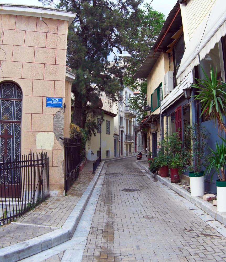 где по улице в Афинах...