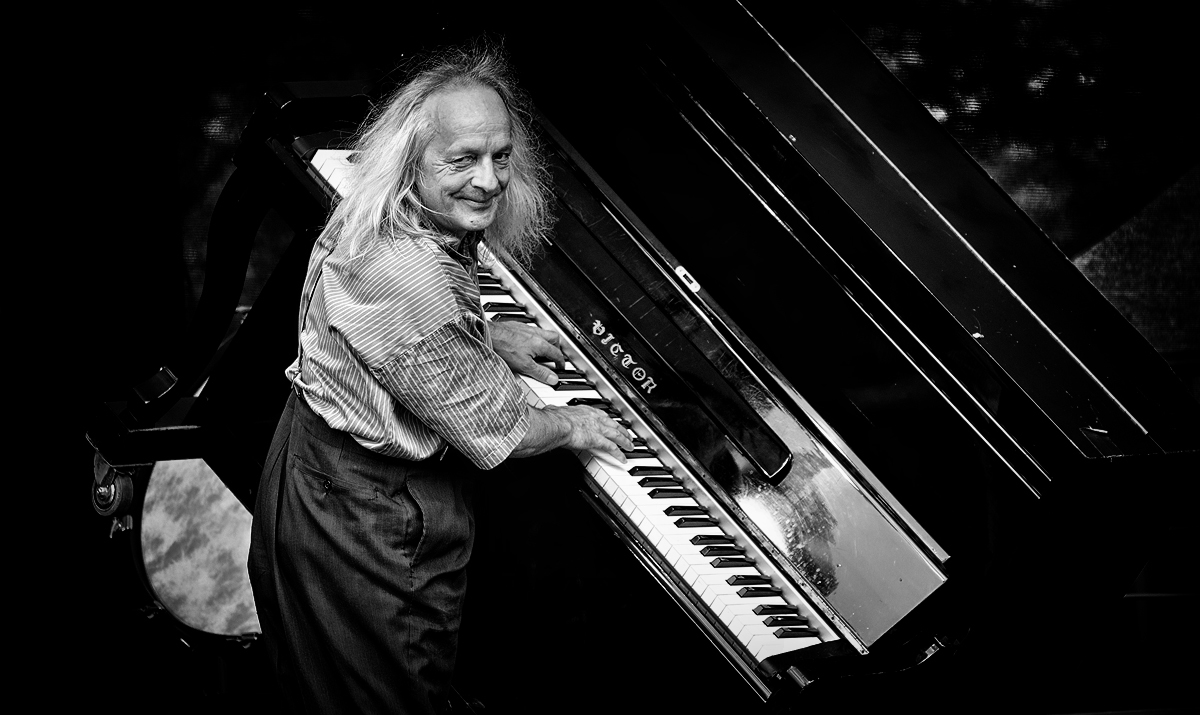 Правый "фортеуклонпьяно" Клода Дебюсси ...