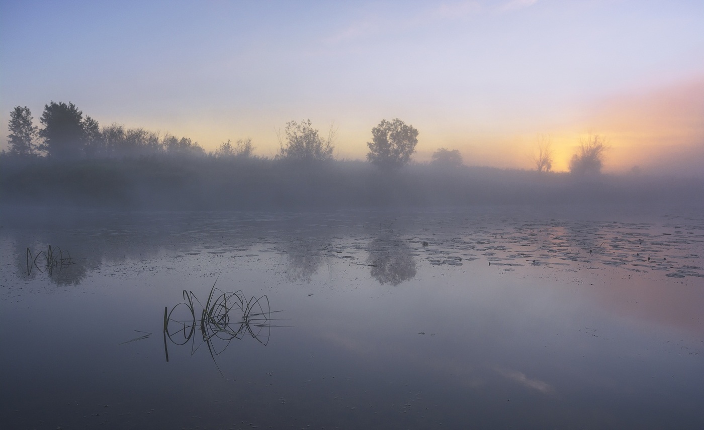 Чуть забрезжил рассвет.