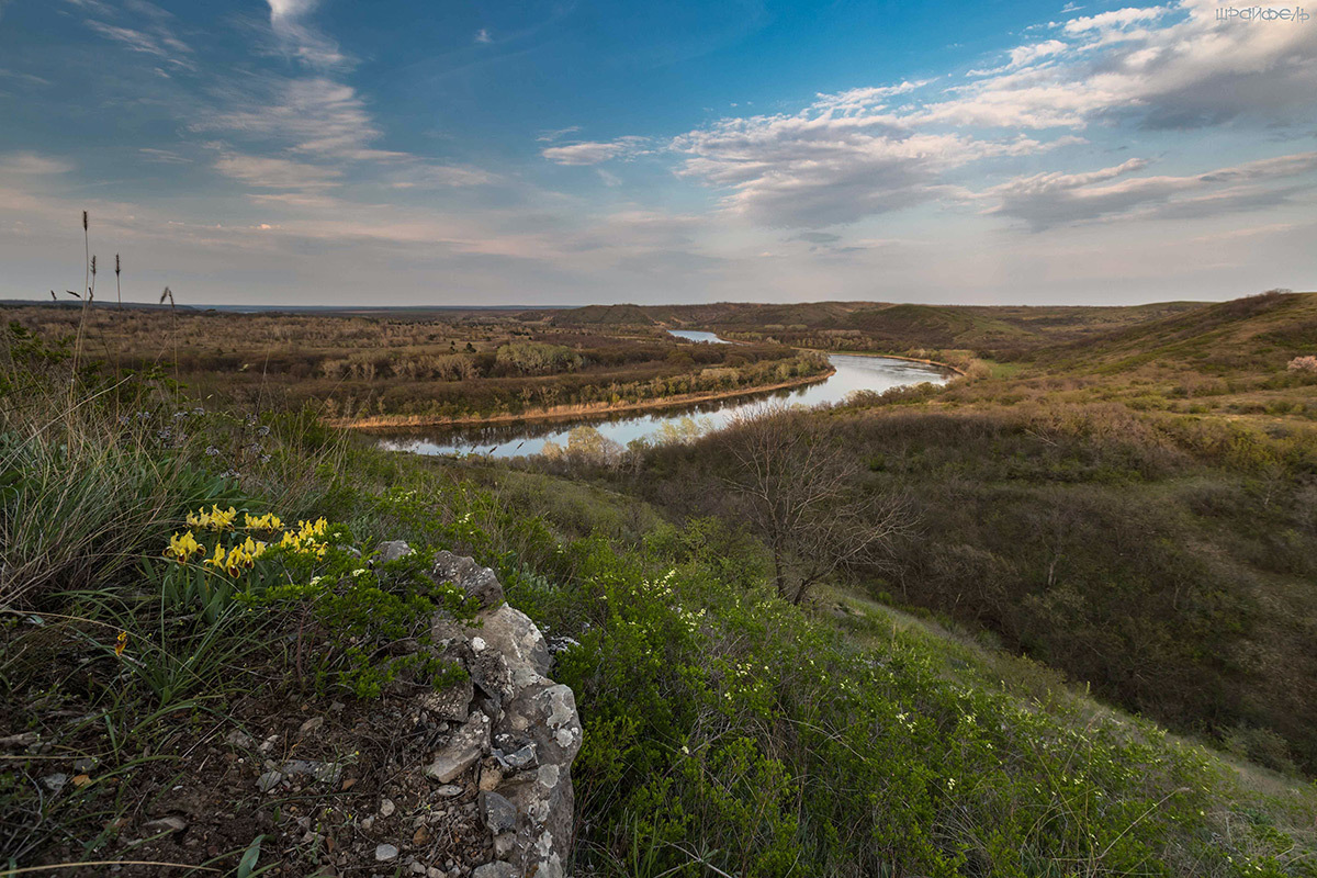 На апрельских холмах