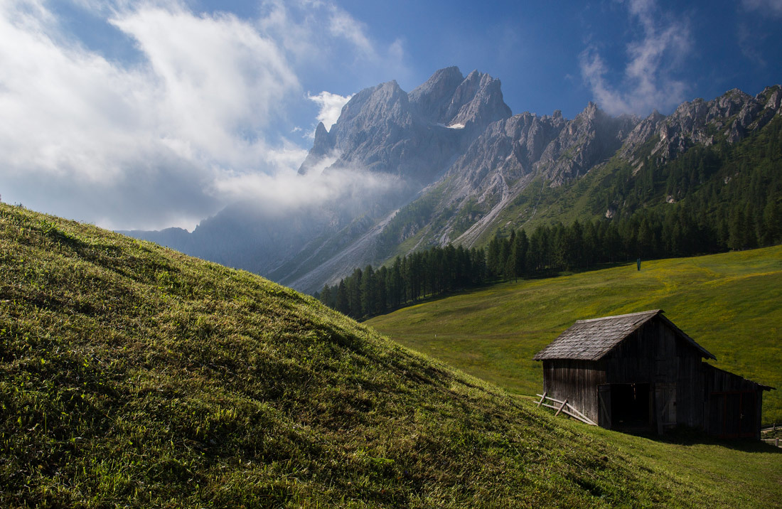 Плюс сарайчик под горой