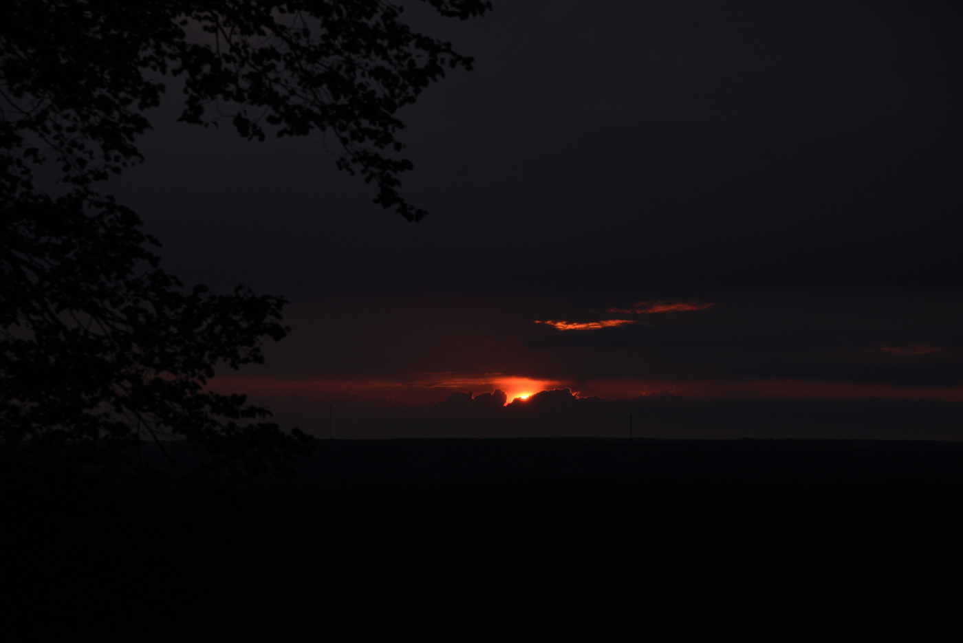 "Долгий день уходит в ночь ..."