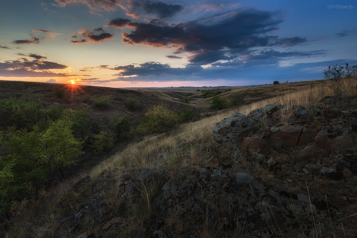 День над степью пролетел