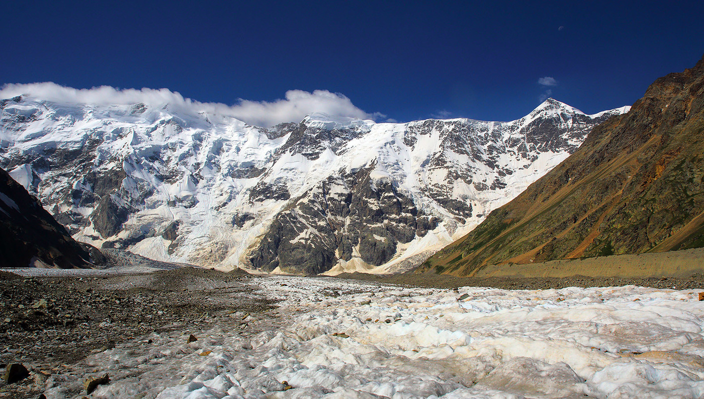 Безенгийская стена