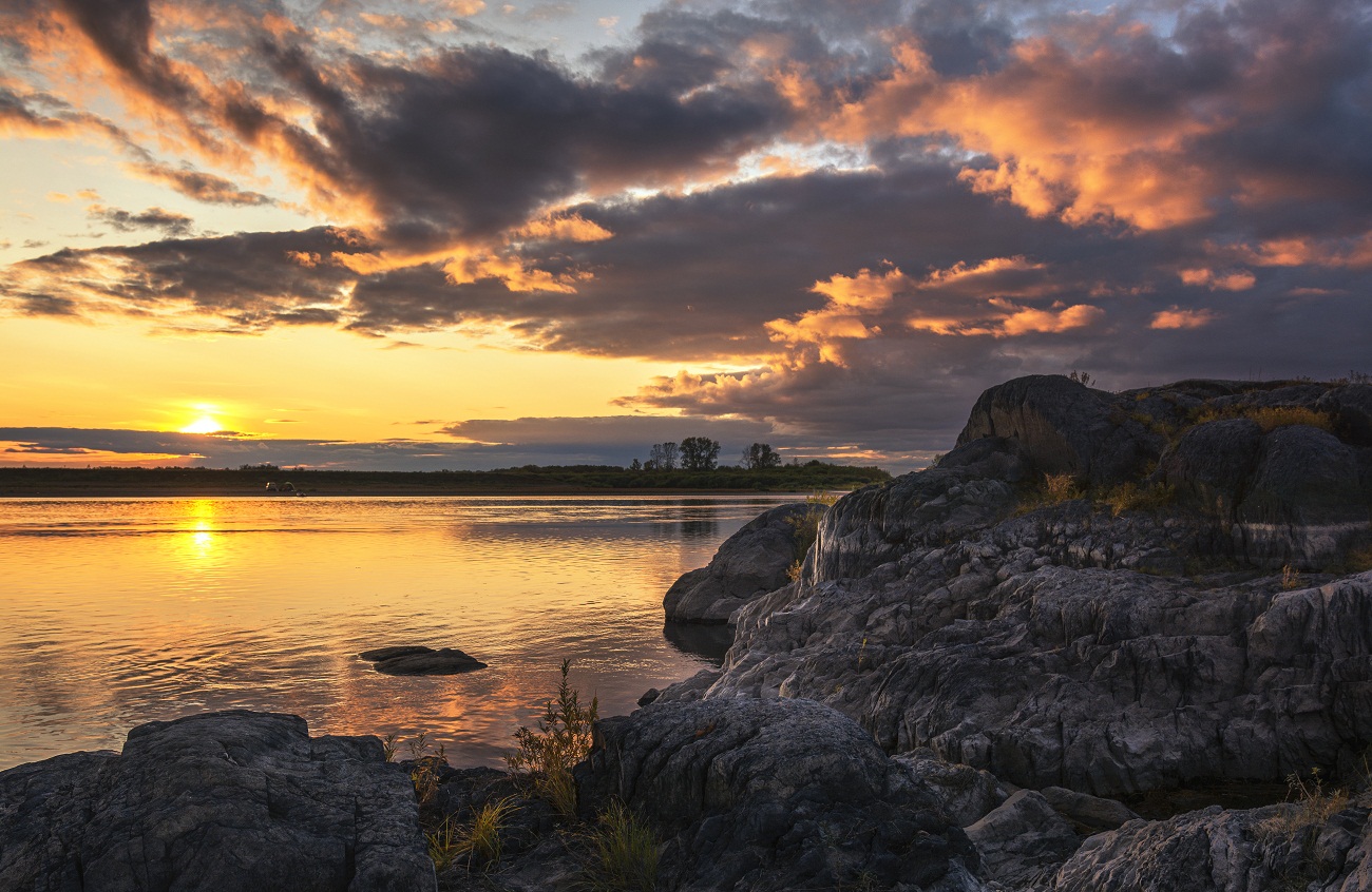 Вечер на реке.