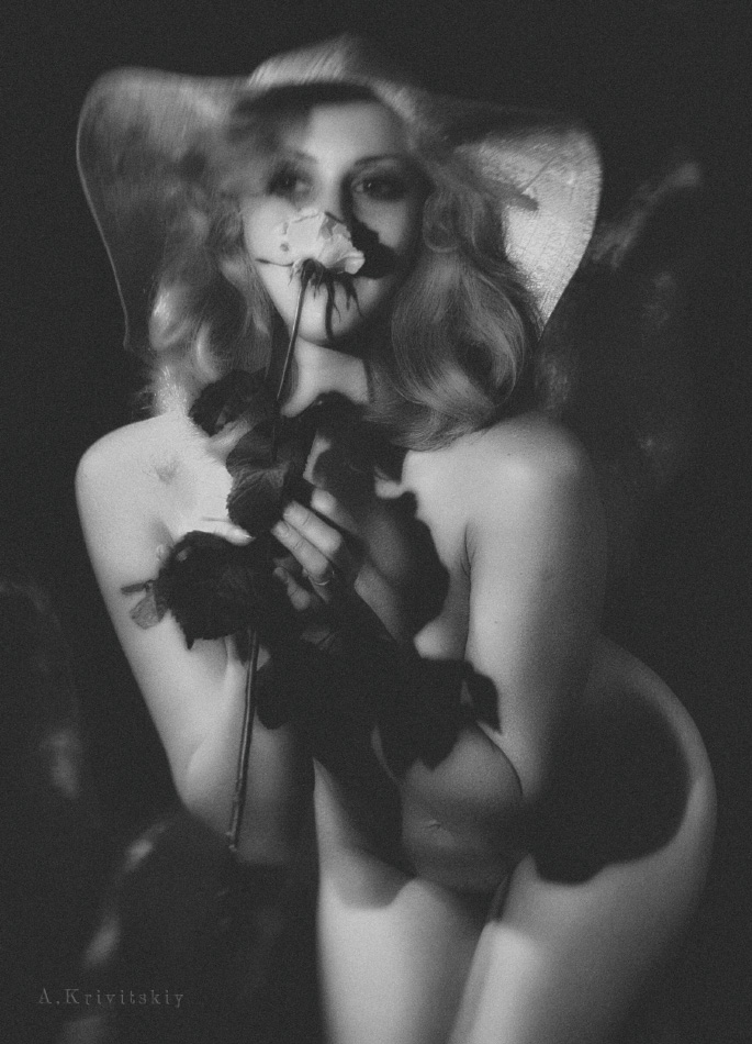 Portrait. Along with creative styling, there is imitative. Наряду с творческой стилизацией существуе