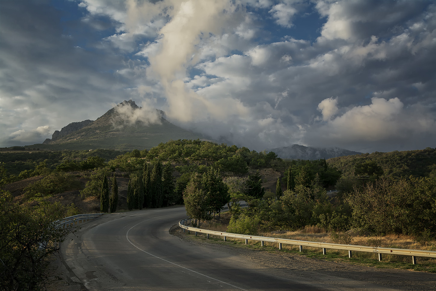 Горы в облаках.