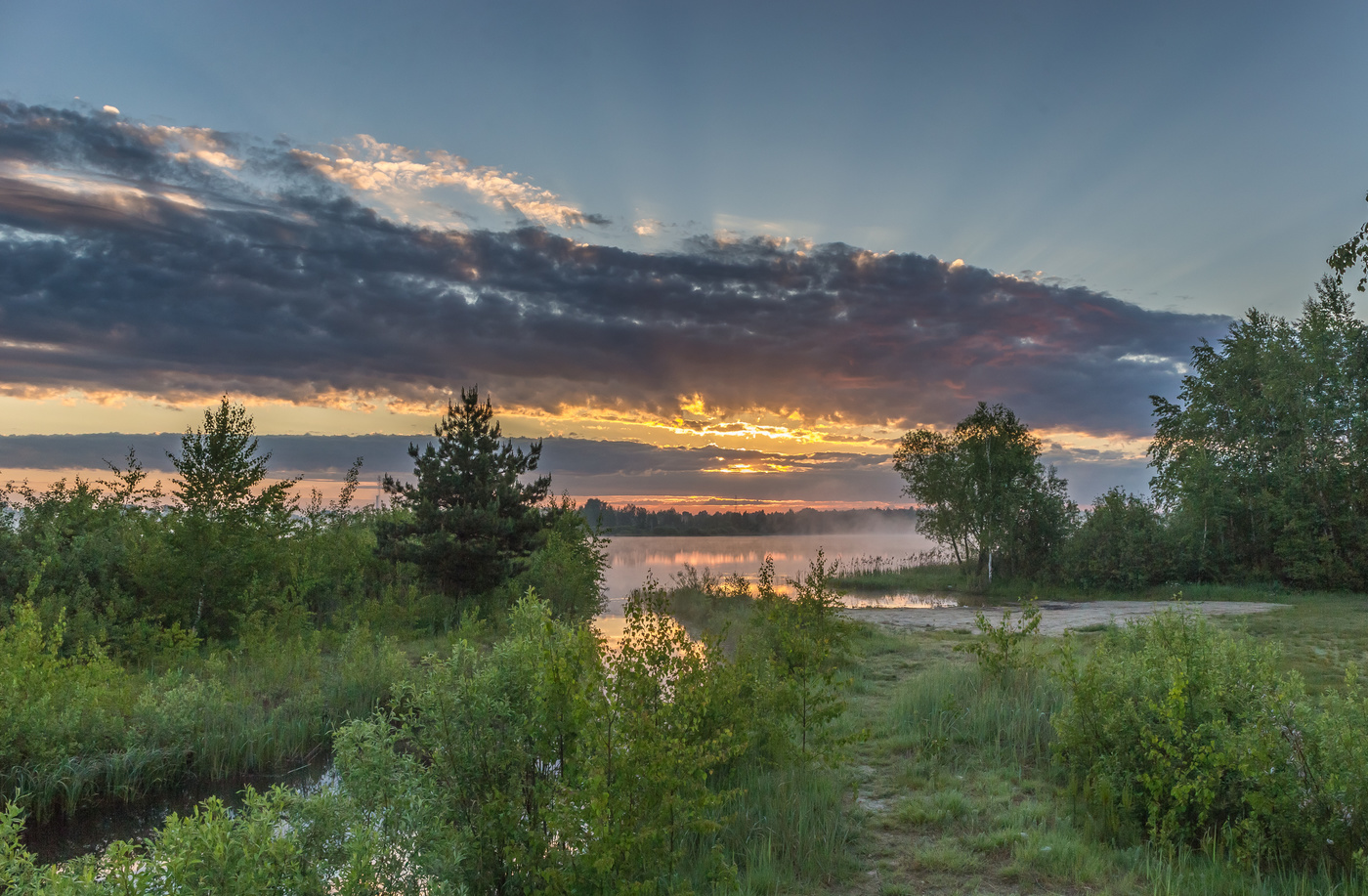 Тропинка к озеру