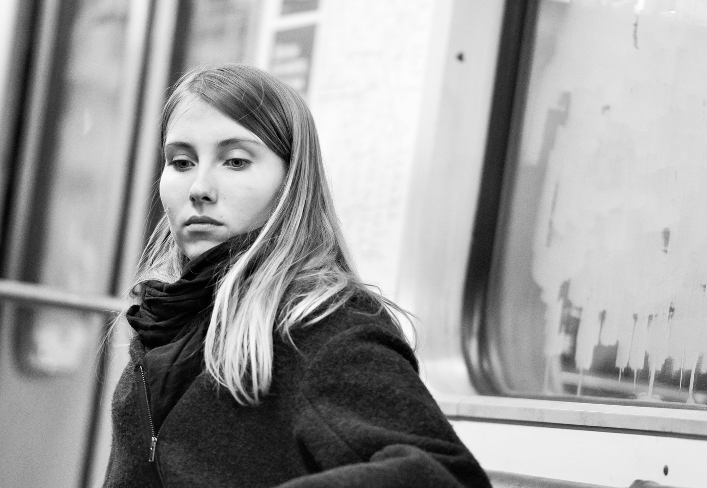 Одна... в метро... ближе к полУночи...