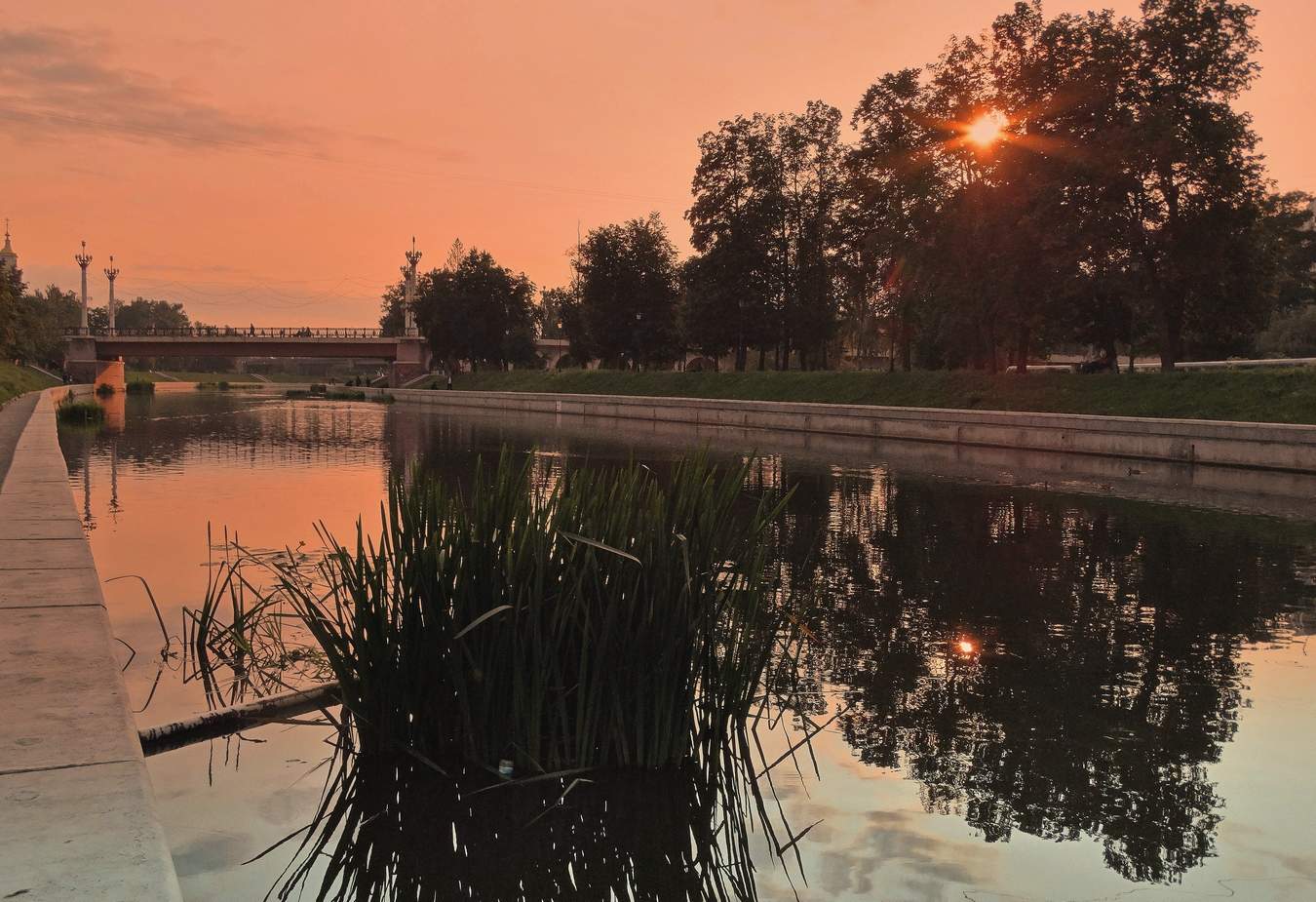 Сентябрьским вечером в городе