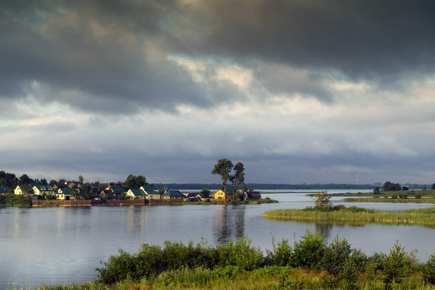 Деревня под грозовым фронтом