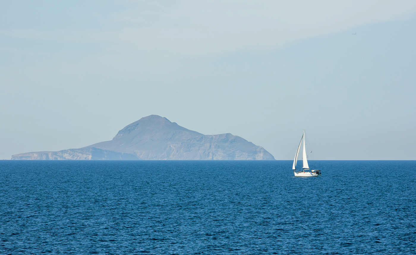 Белеет парус одинокий...