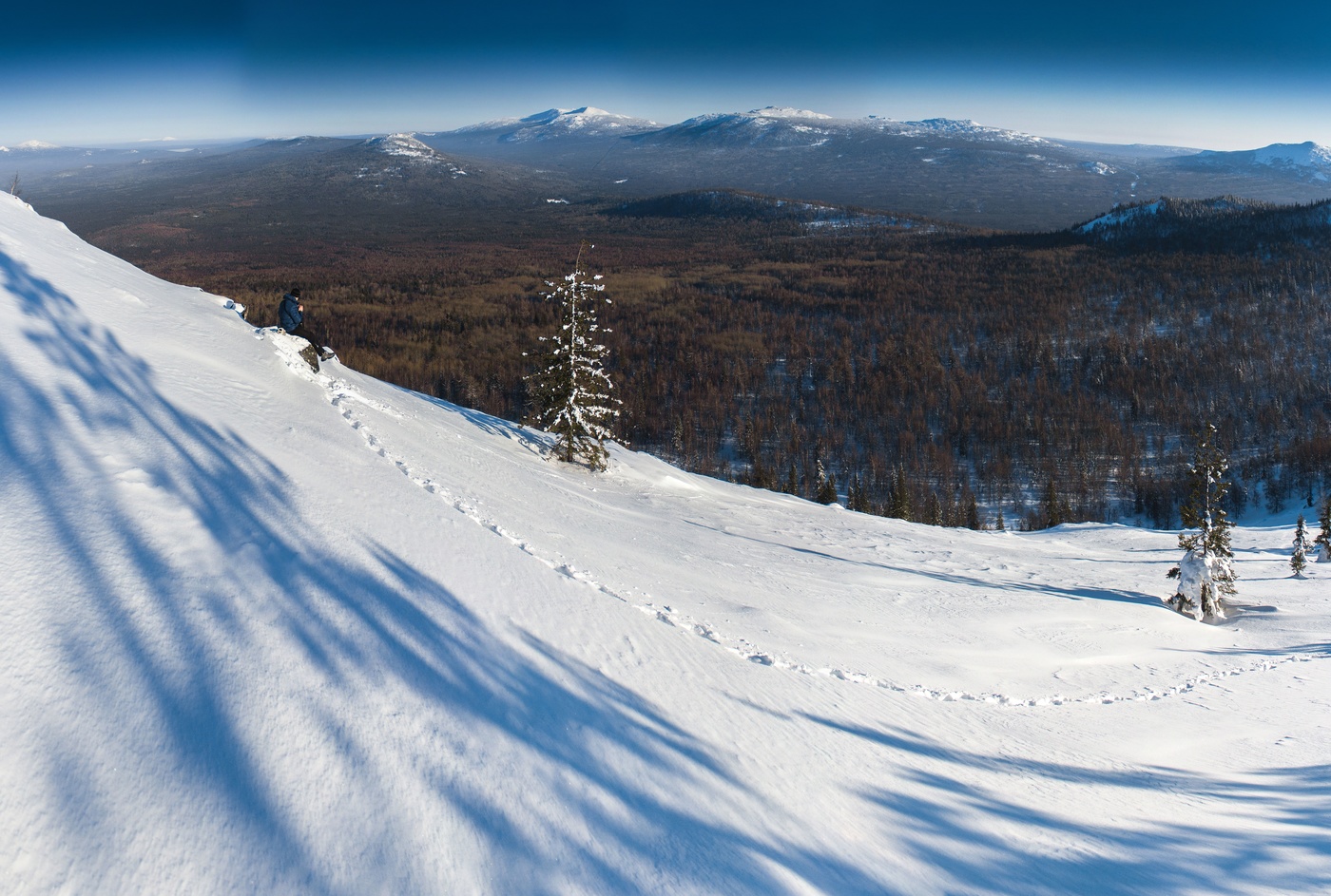 Сидящий на краю