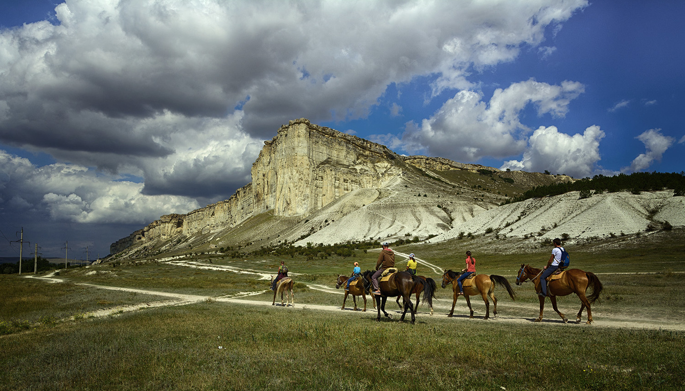 У Белой скалы.