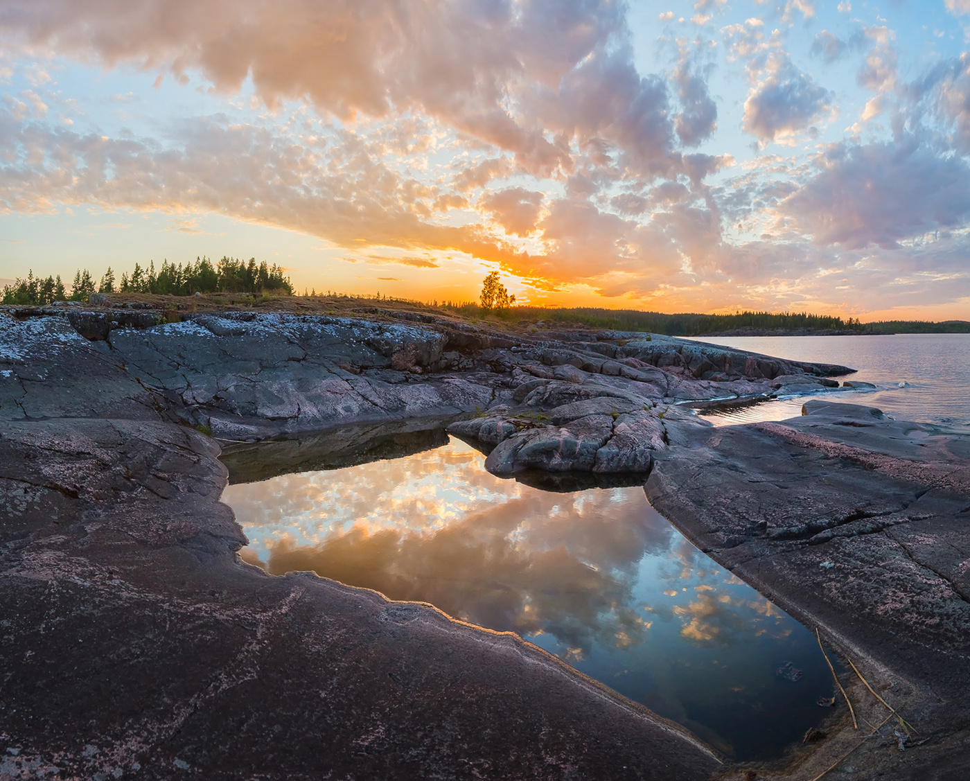 Гранитное зеркало
