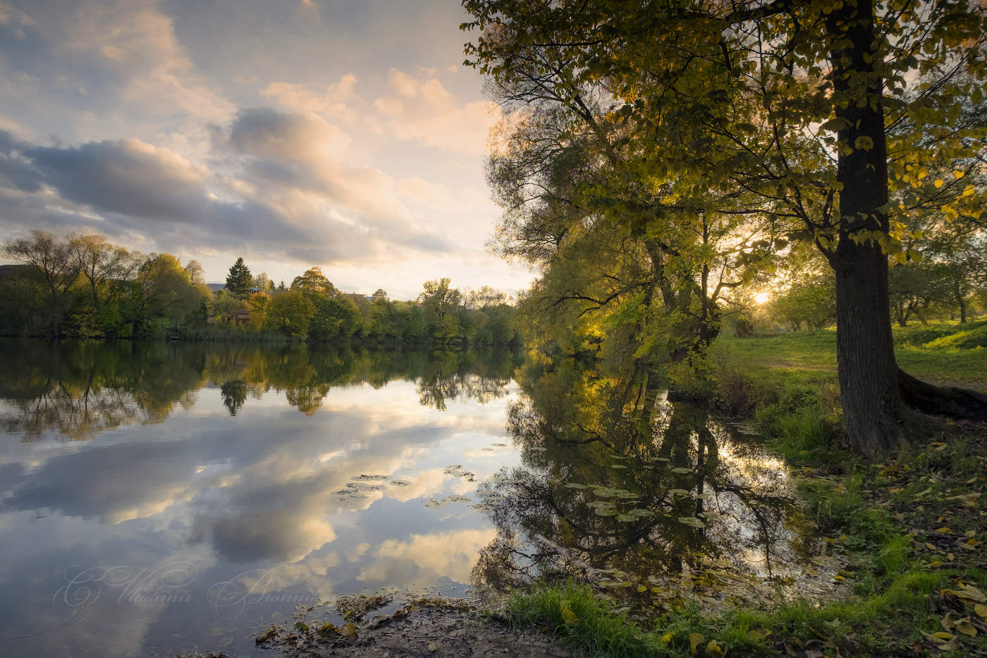 Осеннею закатною порой