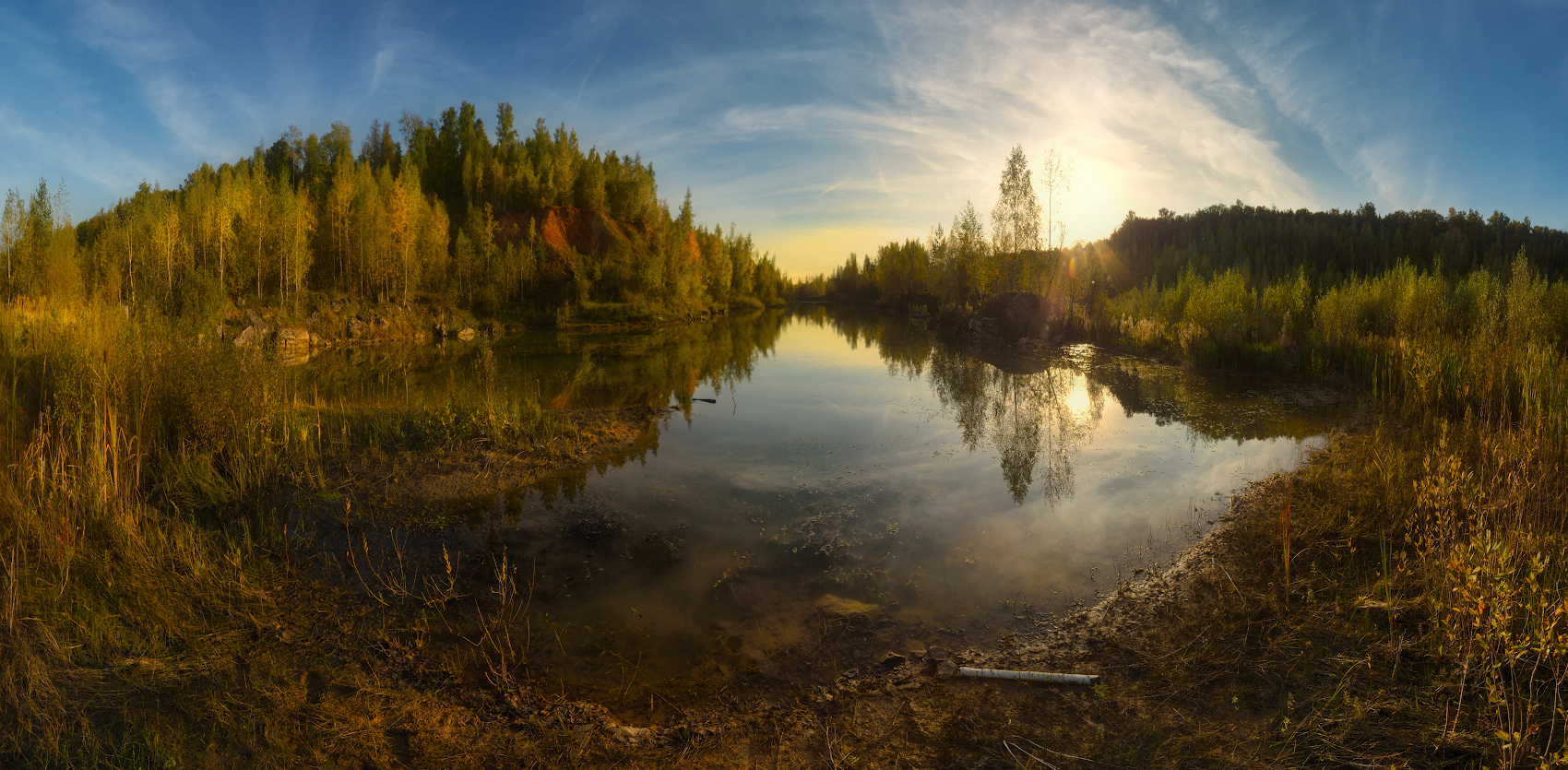 В вечернем свете озеро сияло...