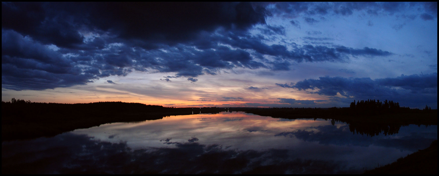 Огоньки на том берегу озера....