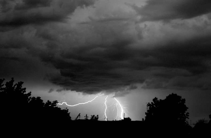 Под звуки грома