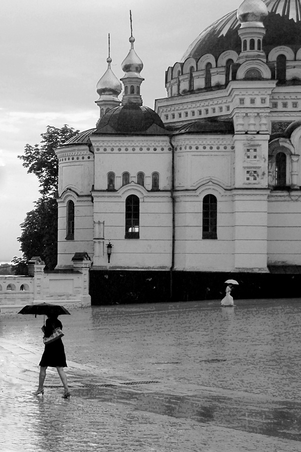 Воскресенье. Дождь. Лавра.