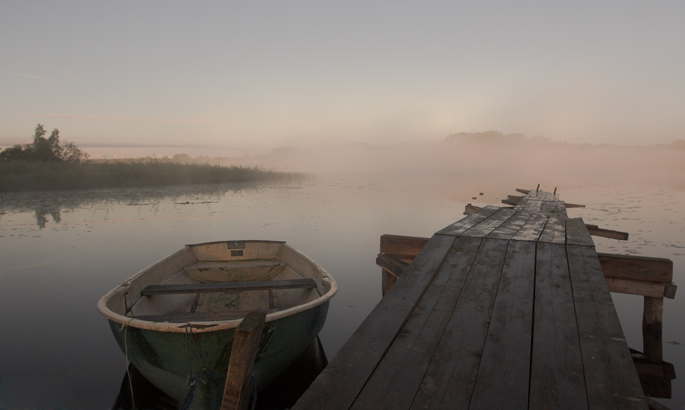 лодка у причала...