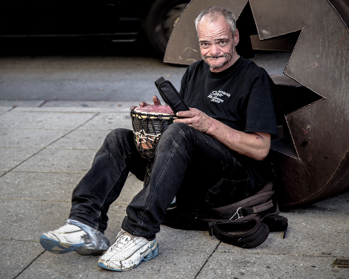 Мужичок с барабаном