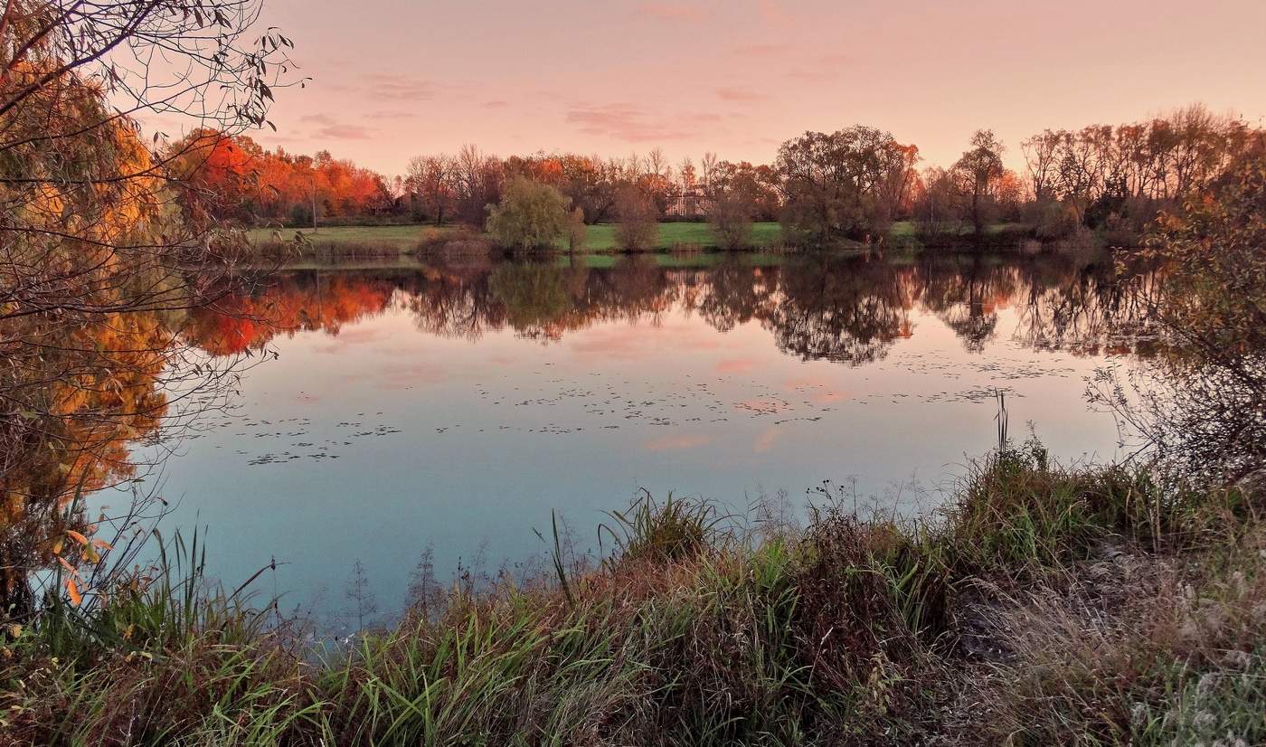 Осеннее озеро на закате