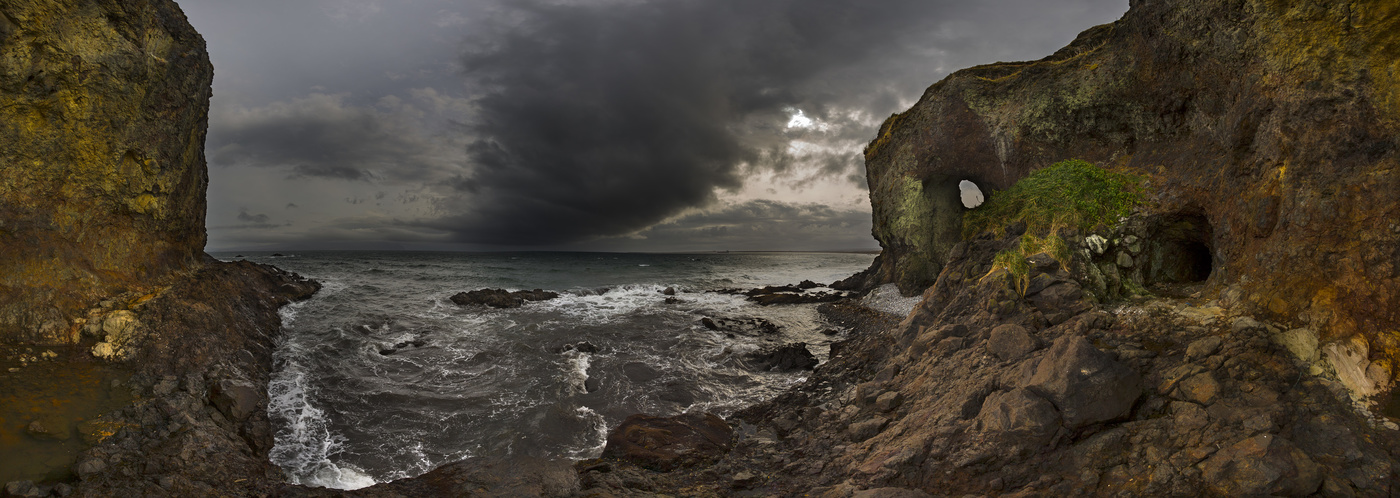 Между циклонами