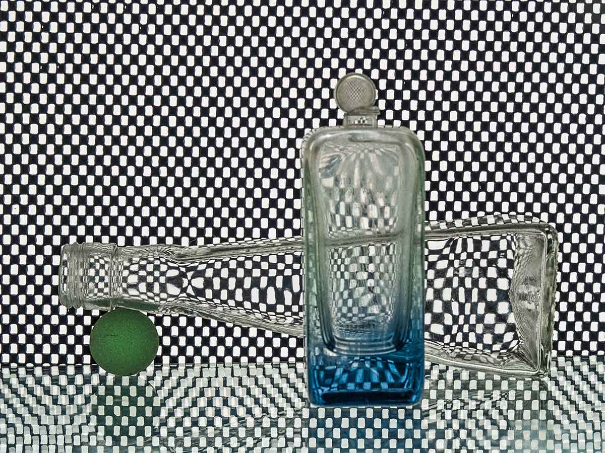 натюрморт с зелёным шаром