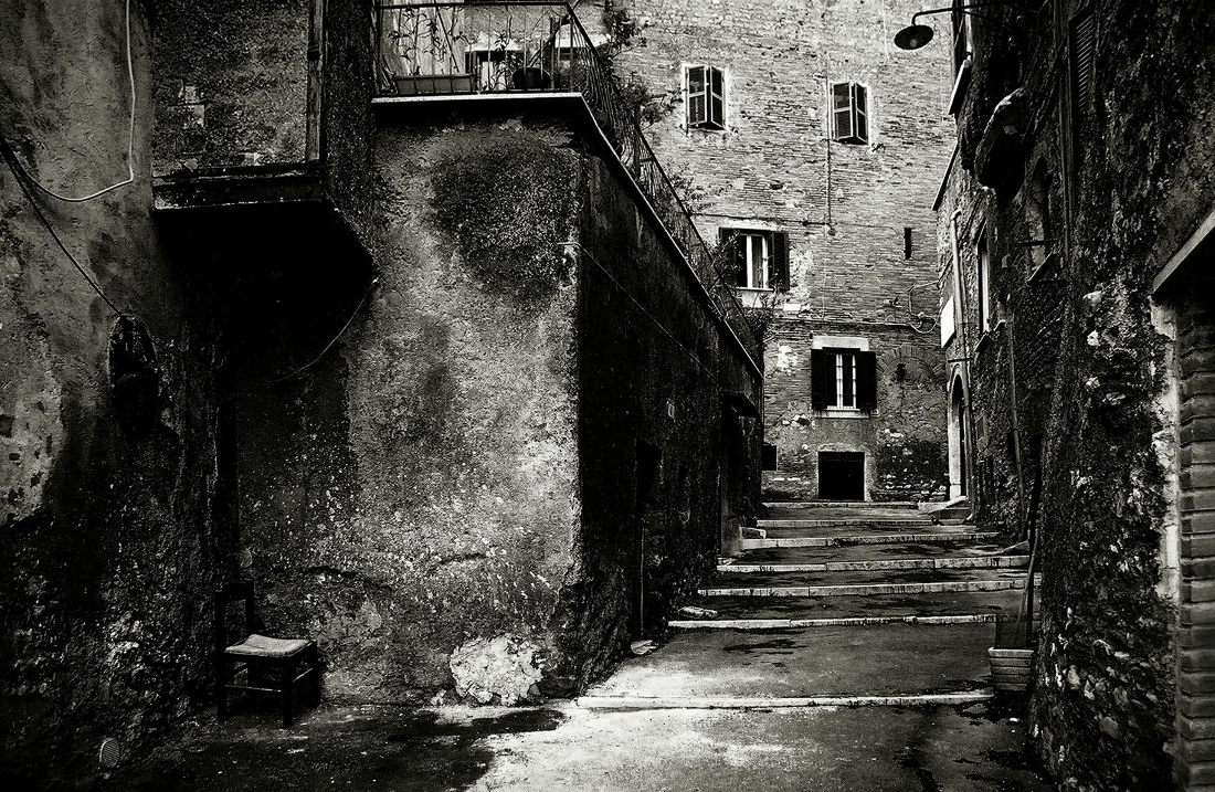 Одинокий стул