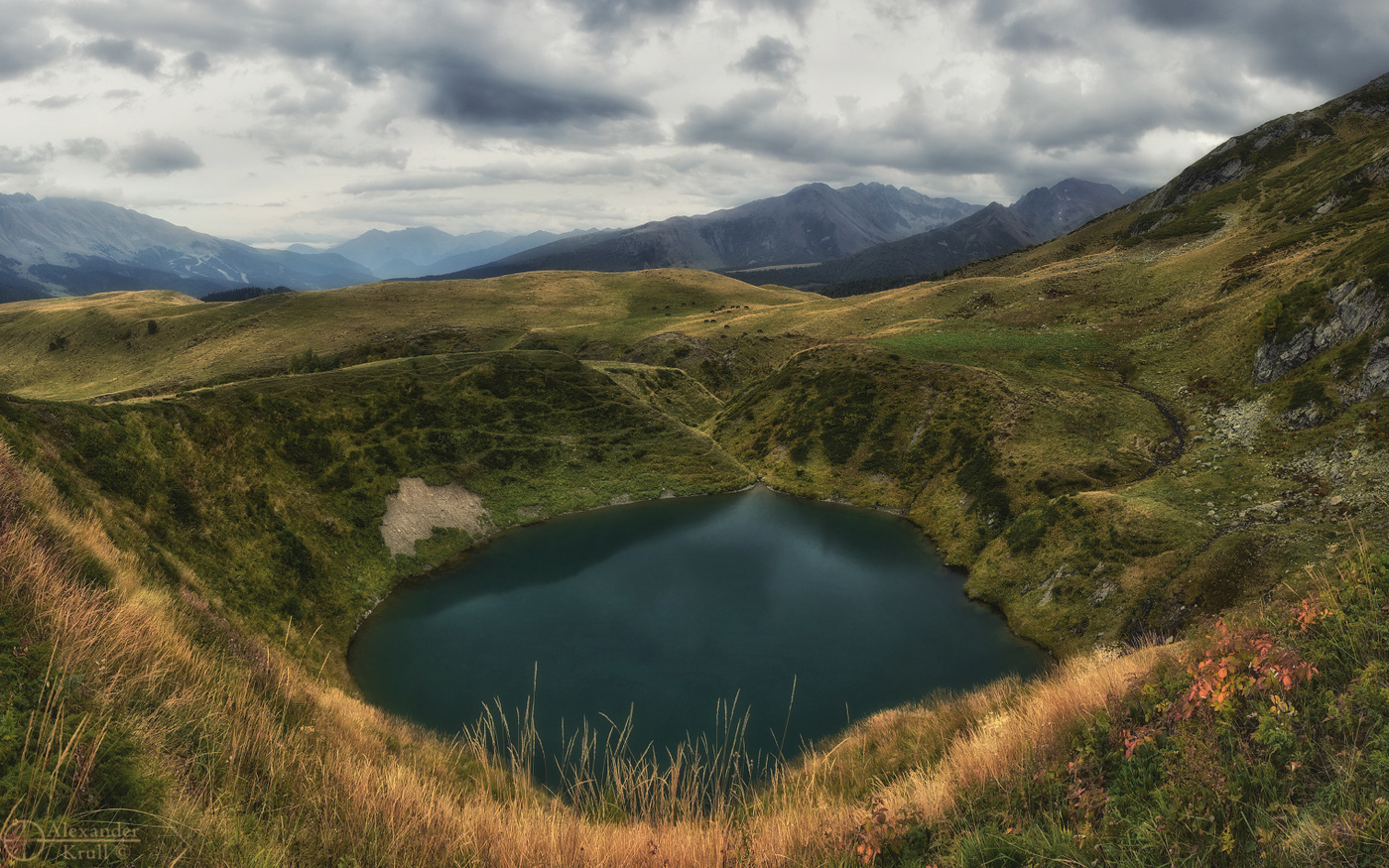 Над Воронкой тучи ходят хмуро...