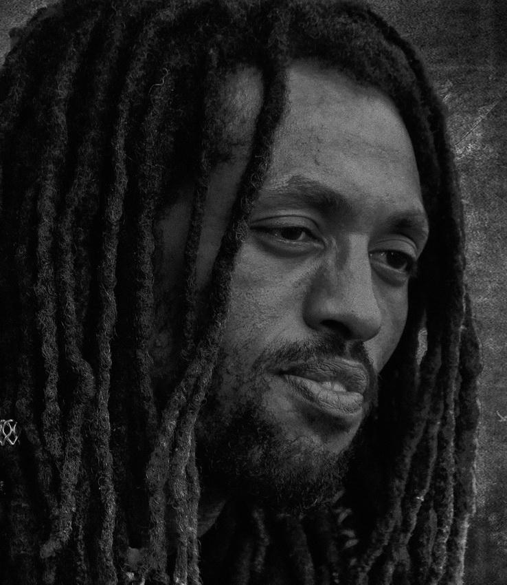 Задумчивый..