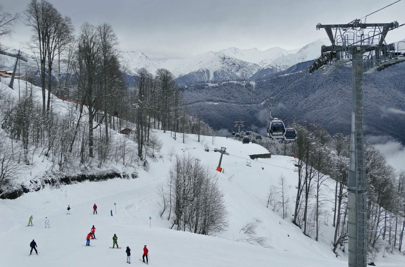 Ожидание открытия трассы после снегопада