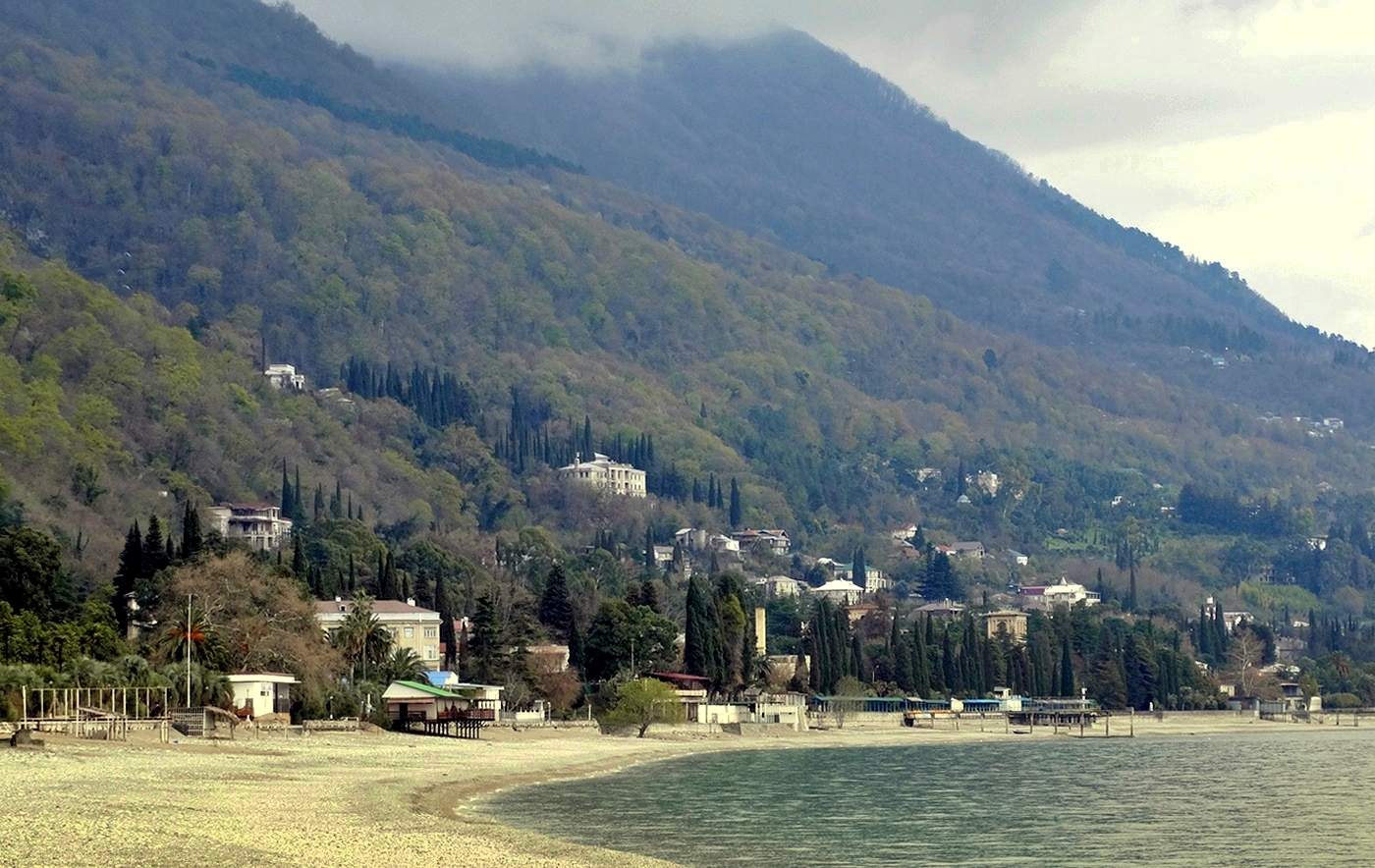 Гагра с побережья