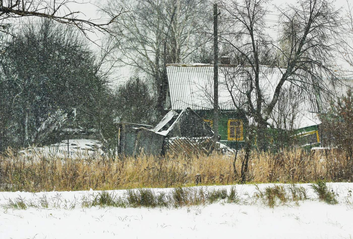 "Снег у крыльца, как песок зыбучий..."
