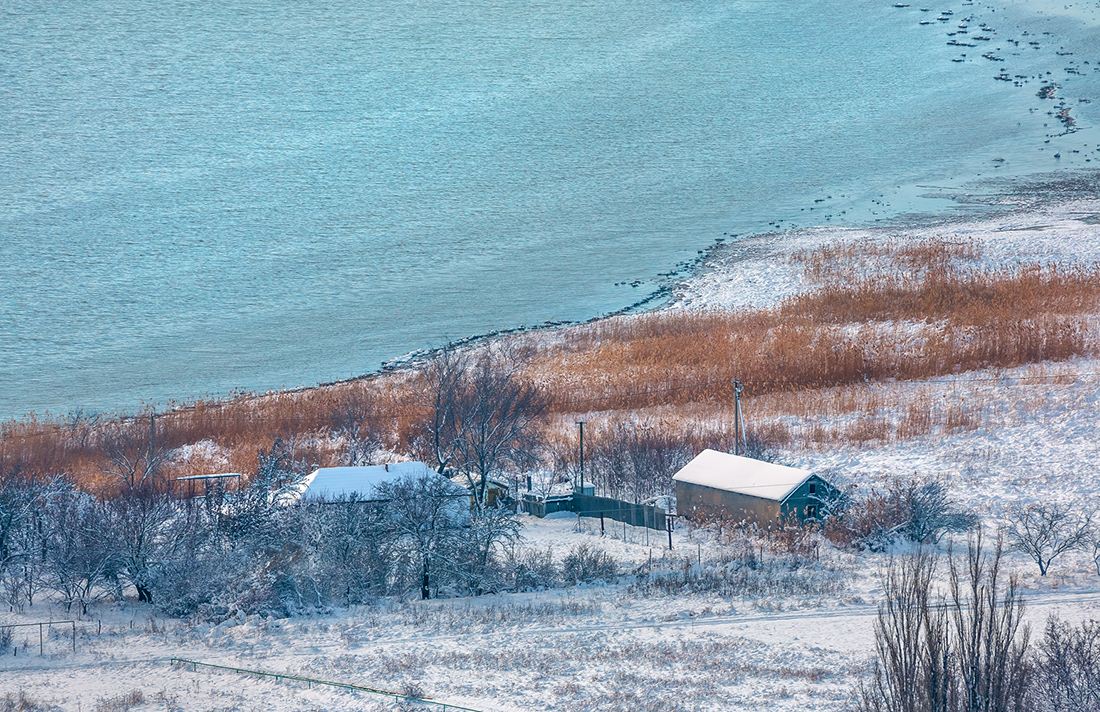На берегу озера