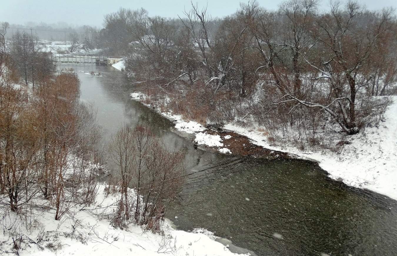 Зимняя не замёрзшая река
